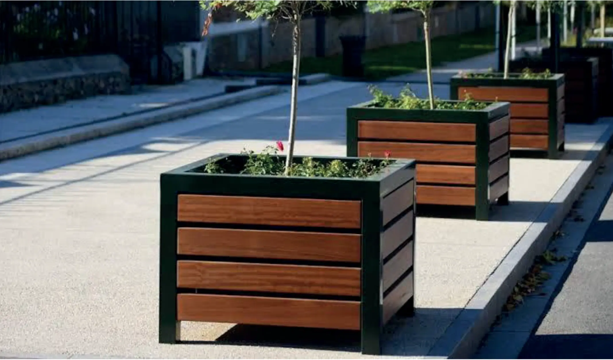 Jardinière métallique avec bardage bois (1) Jardinière métallique avec bardage bois Algérie
